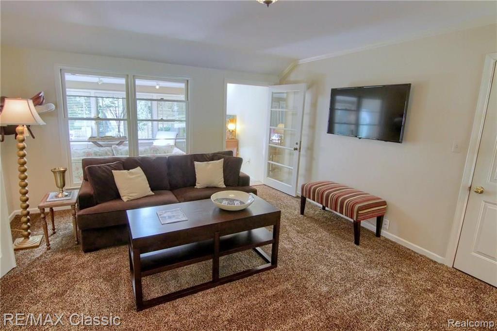 6044 Worlington Road Bloomfield Hills, MI 48301 - Photo 2 of 34
