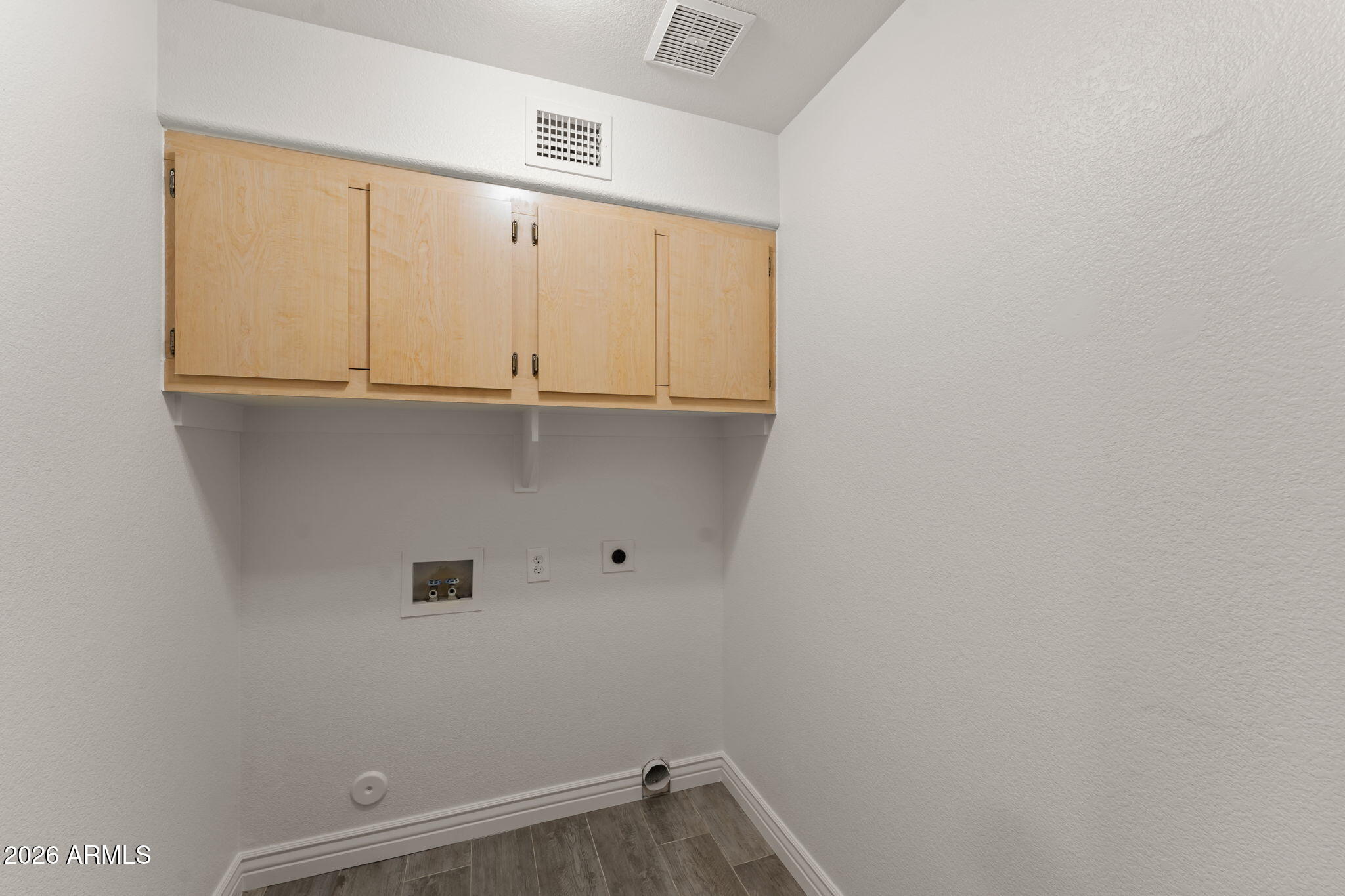 2132 East Smoke Tree Road Gilbert, AZ 85296 - Photo 23 of 32 37_laundry
