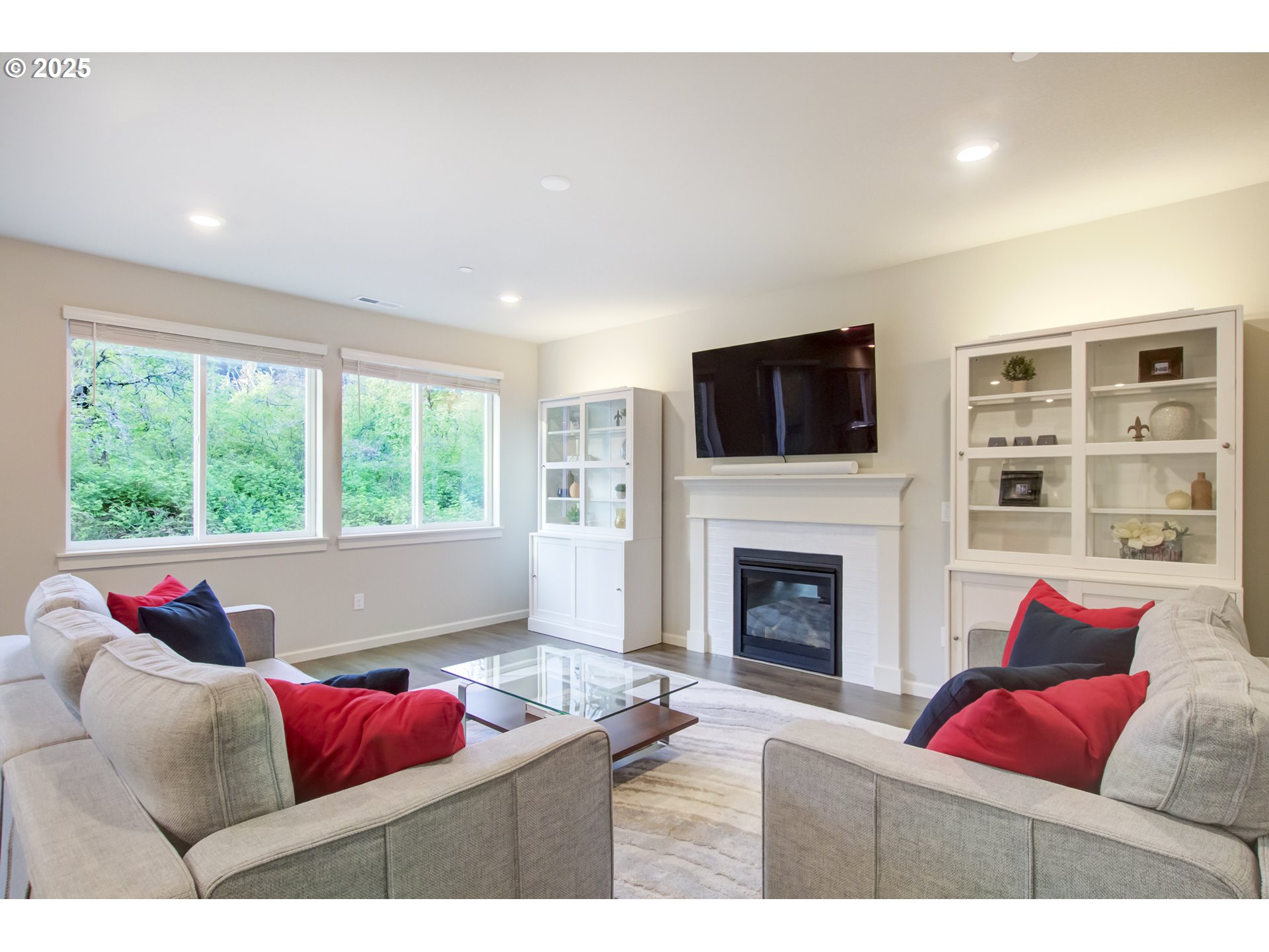 6750 North 89th Loop Camas, WA 98607 - Photo 12 of 36 Living Room