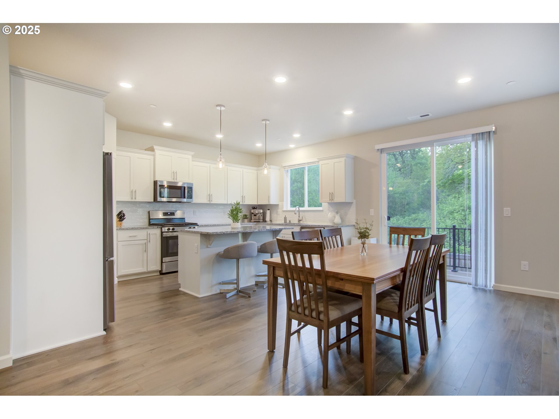 6750 North 89th Loop Camas, WA 98607 - Photo 14 of 36 Kitchen/Dining Room