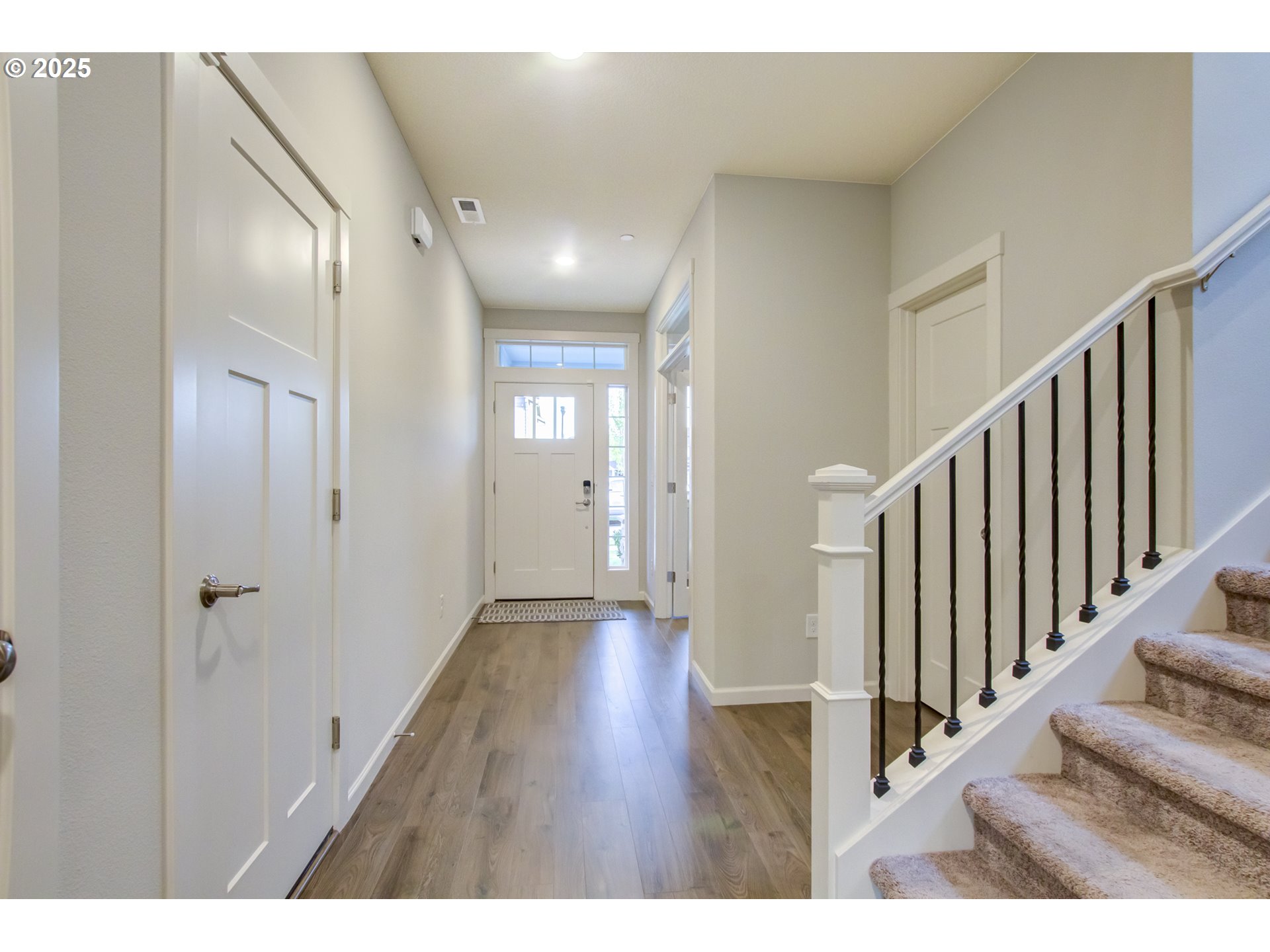 6750 North 89th Loop Camas, WA 98607 - Photo 18 of 36 Entrance/Foyer