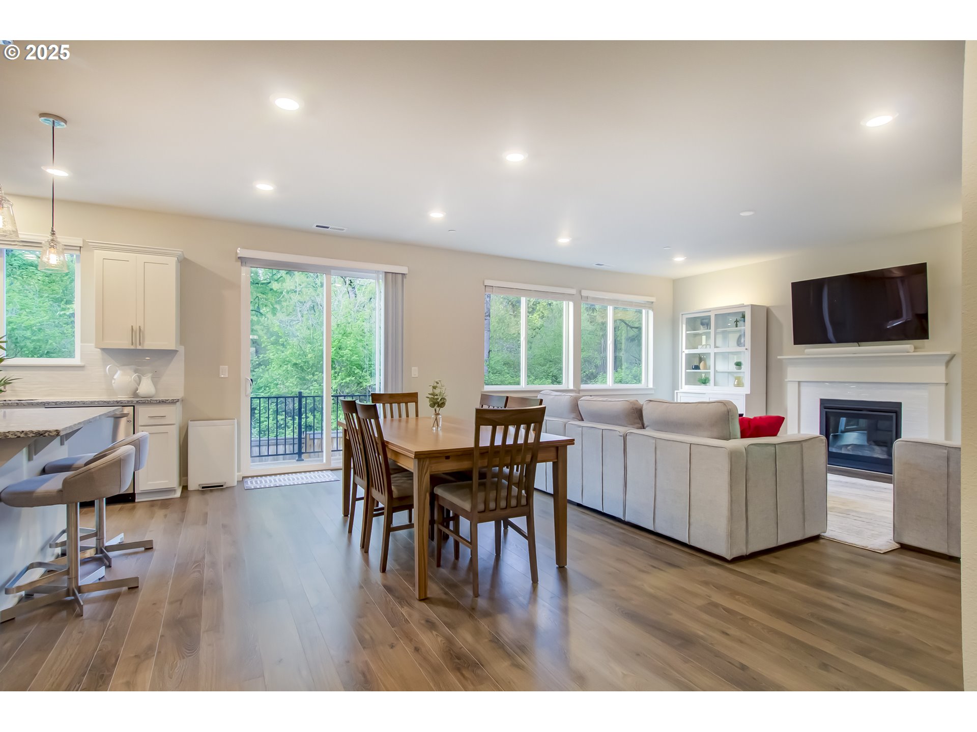 6750 North 89th Loop Camas, WA 98607 - Photo 3 of 36 Great Room