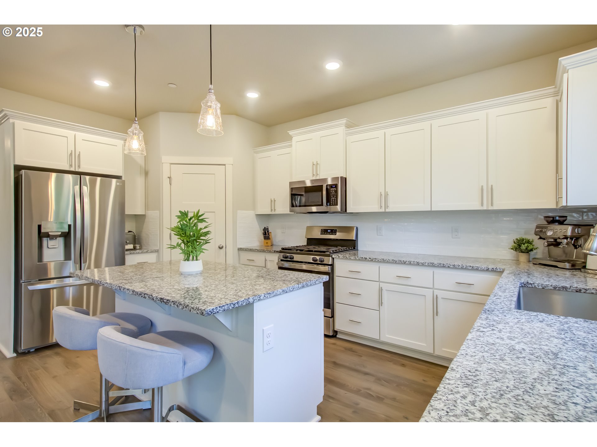 6750 North 89th Loop Camas, WA 98607 - Photo 7 of 36 Kitchen