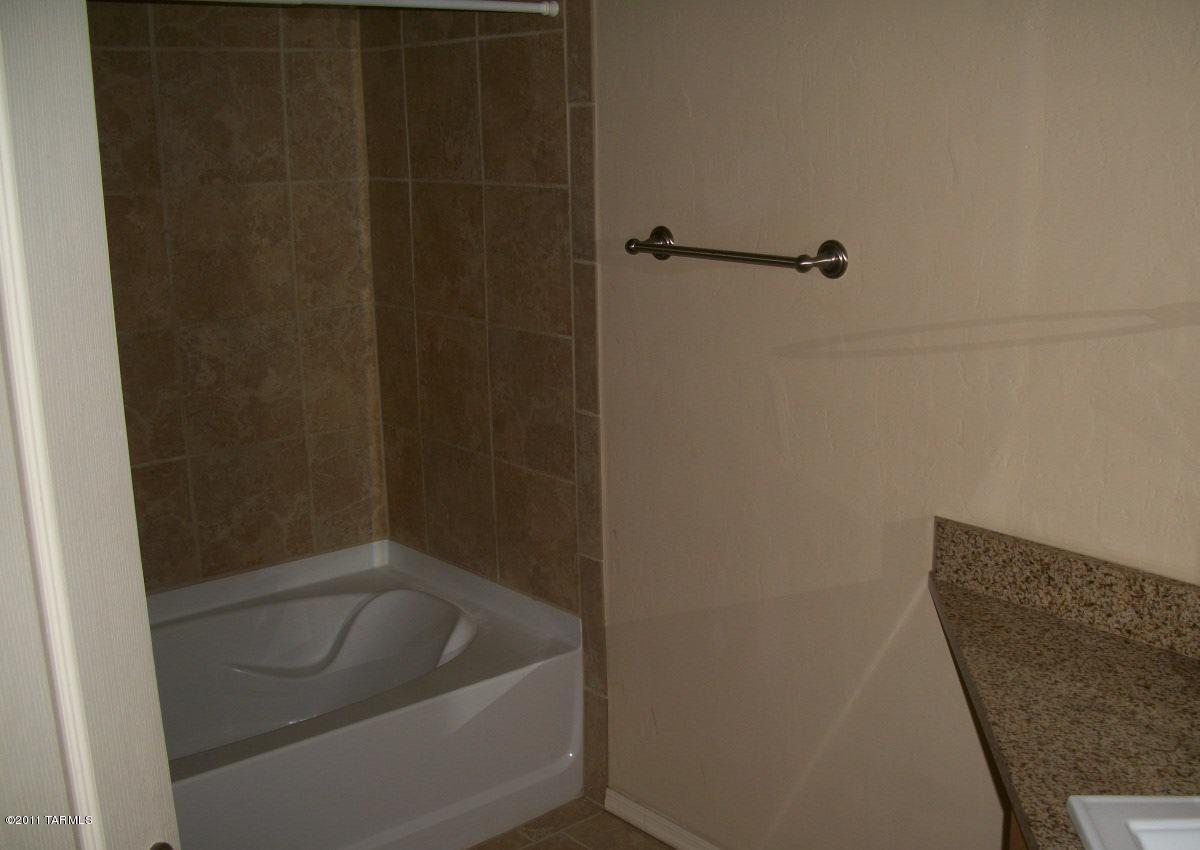 2550 East River Road, Unit 13104 Tucson, AZ 85718 - Photo 4 of 5