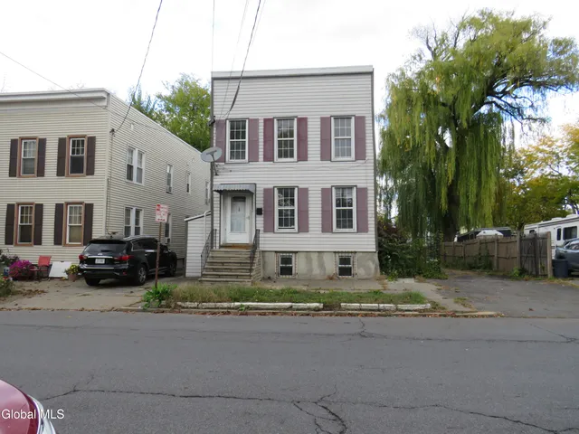 $124,900 | 221 Livingston Avenue, Albany, NY 12210