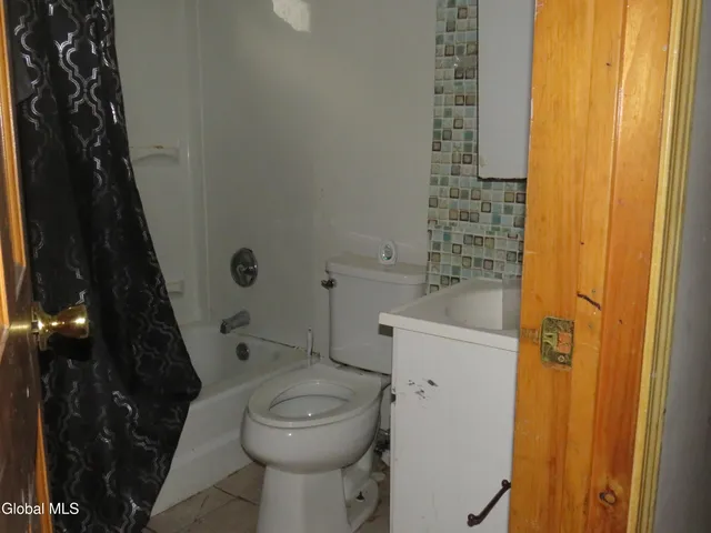 $124,900 | 221 Livingston Avenue, Albany, NY 12210