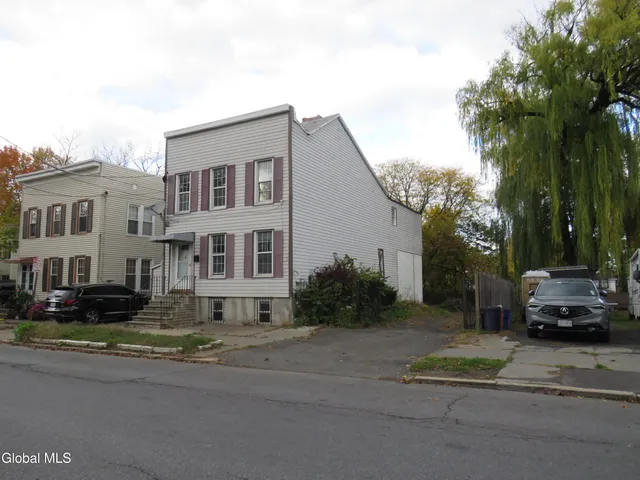 $124,900 | 221 Livingston Avenue, Albany, NY 12210