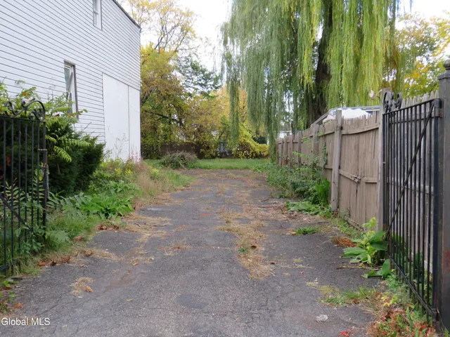 $124,900 | 221 Livingston Avenue, Albany, NY 12210