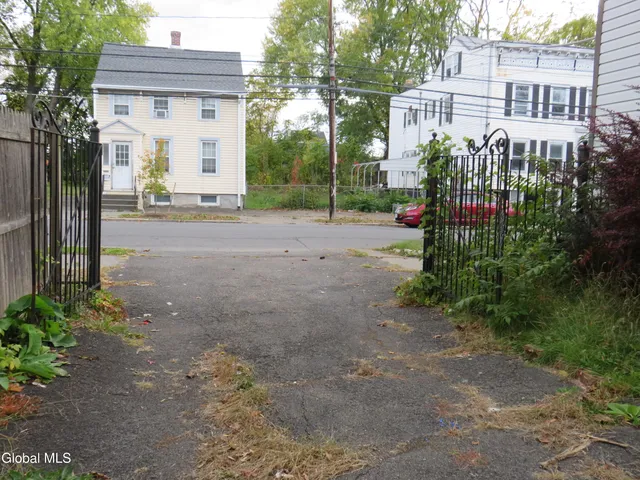 $124,900 | 221 Livingston Avenue, Albany, NY 12210