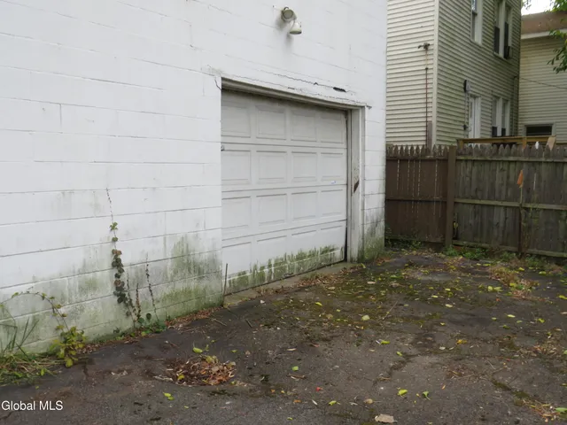 $124,900 | 221 Livingston Avenue, Albany, NY 12210