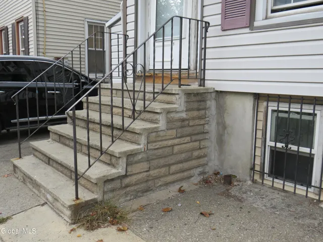 $124,900 | 221 Livingston Avenue, Albany, NY 12210