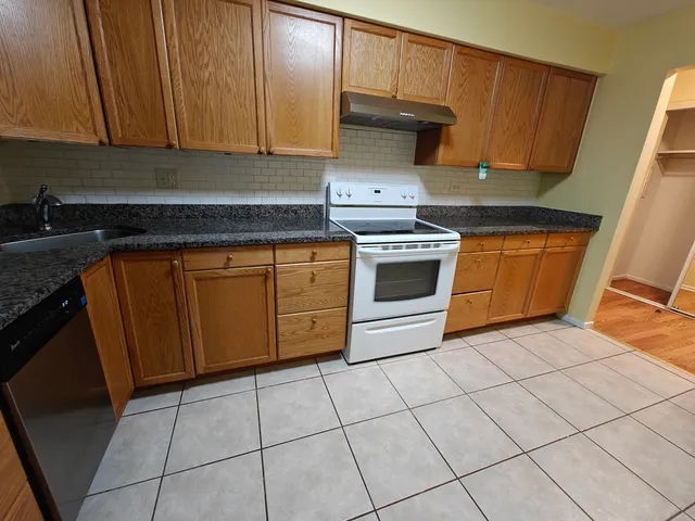 $1,900 | 2600 Brookwood Way Drive, Unit 214, Rolling Meadows, IL 60008