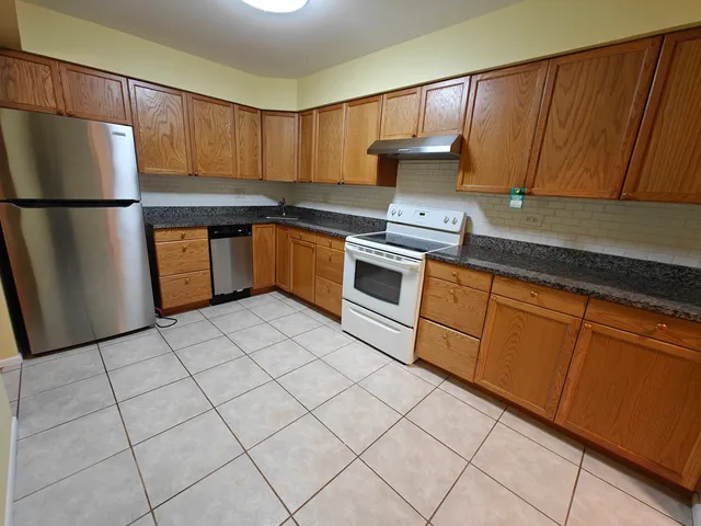 $1,900 | 2600 Brookwood Way Drive, Unit 214, Rolling Meadows, IL 60008