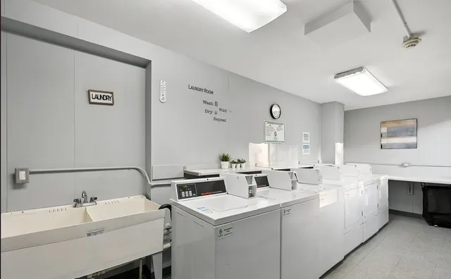 $1,900 | 2600 Brookwood Way Drive, Unit 214, Rolling Meadows, IL 60008