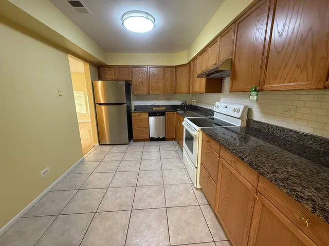 $1,825 | 2600 Brookwood Way Drive, Unit 214, Rolling Meadows, IL 60008