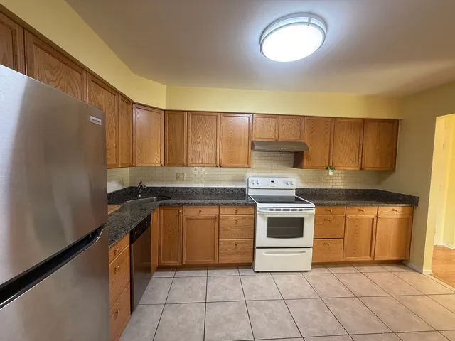 $1,825 | 2600 Brookwood Way Drive, Unit 214, Rolling Meadows, IL 60008