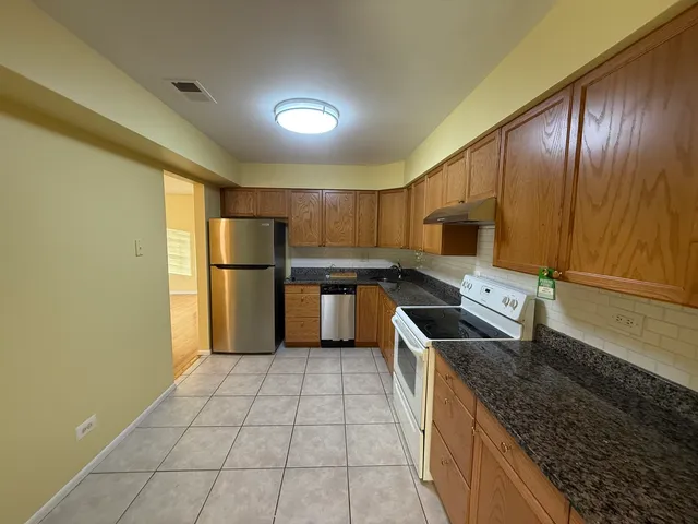 $1,825 | 2600 Brookwood Way Drive, Unit 214, Rolling Meadows, IL 60008