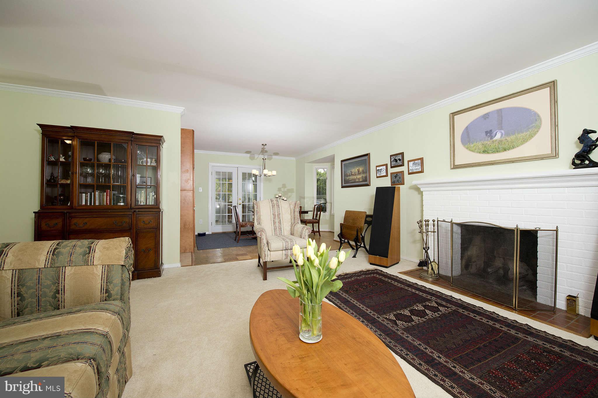 5214 Cather Road Springfield, VA 22151 - Photo 4 of 23 Living Room
