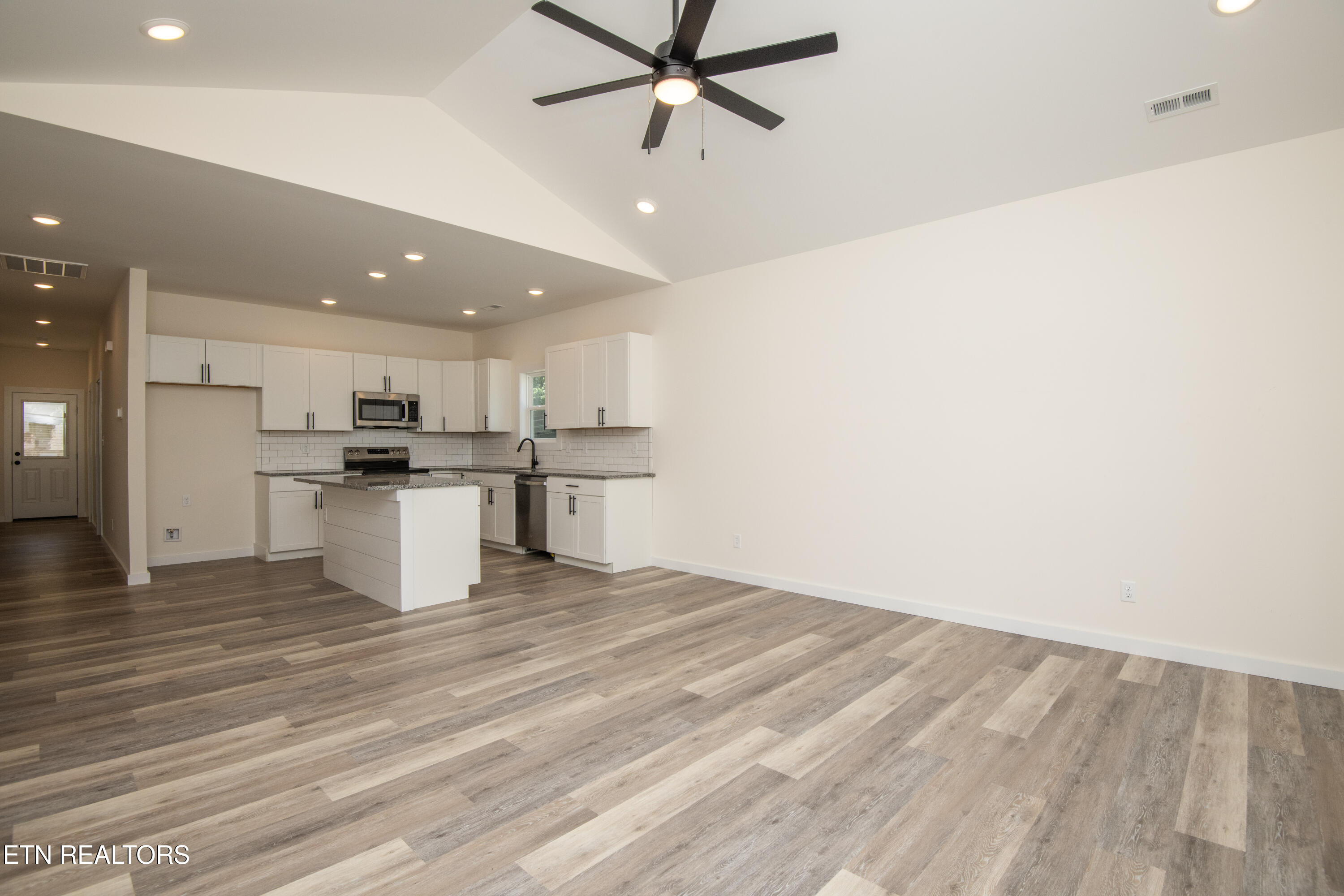 2004 Woods-Smith Road Knoxville, TN 37921 - Photo 23 of 45 Living Room Vaulted Ceilings