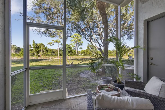 a view of yard with tree