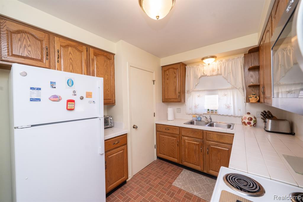 1849 Oxford Road Berkley, MI 48072 - Photo 34 of 53 Gallery Image 34