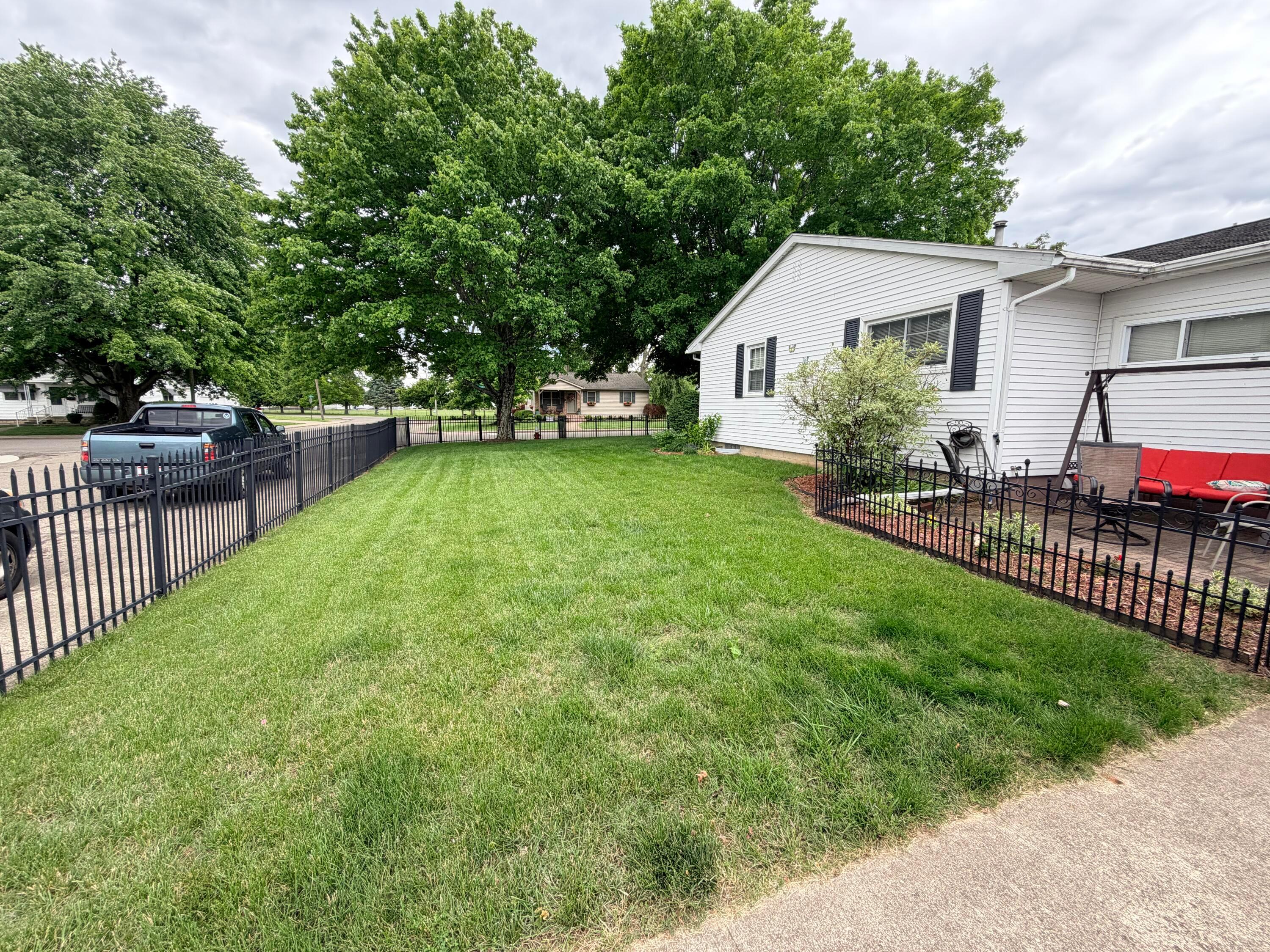 730 St Margaret Road Chillicothe, OH 45601 - Photo 12 of 31 Side yard