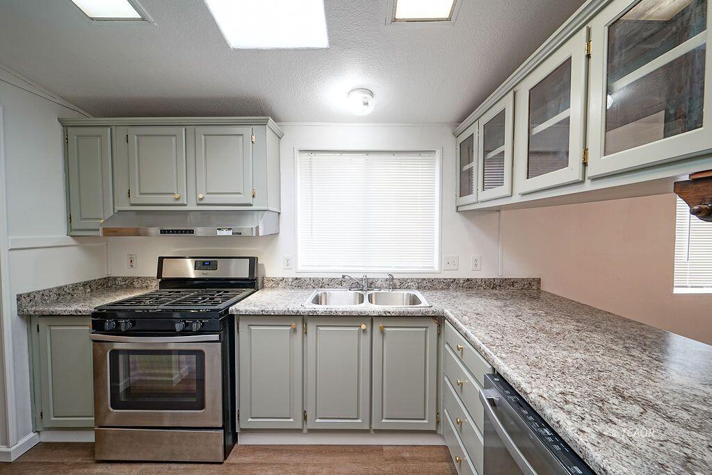 1291 Red Hill Road Junction City, CA 96048 - Photo 11 of 42 kitchen