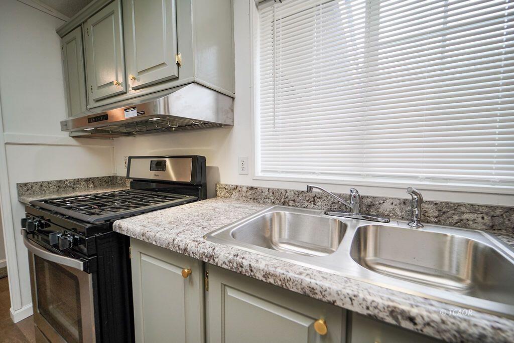 1291 Red Hill Road Junction City, CA 96048 - Photo 17 of 42 kitchen