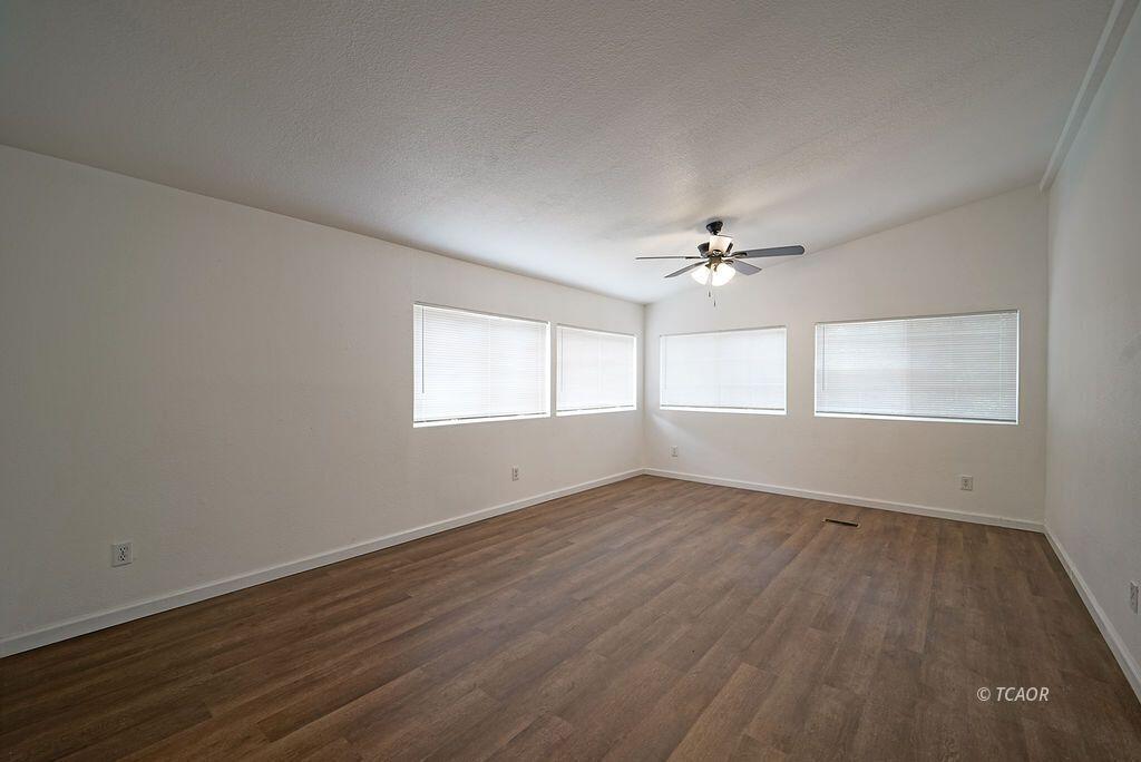 1291 Red Hill Road Junction City, CA 96048 - Photo 19 of 42 family room