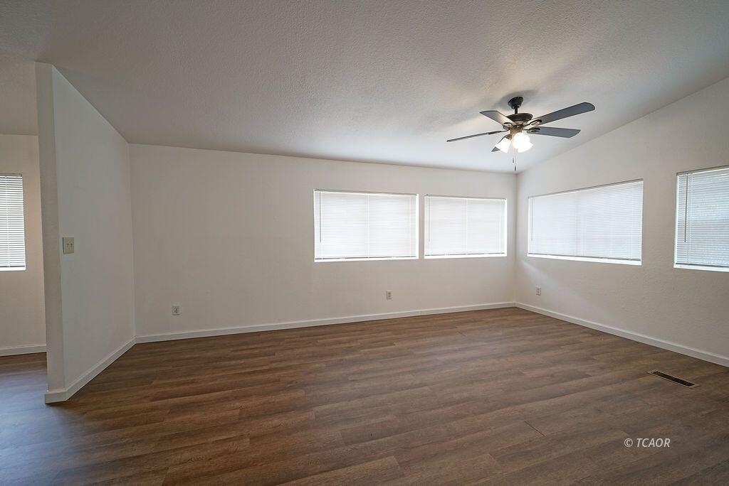 1291 Red Hill Road Junction City, CA 96048 - Photo 20 of 42 family room