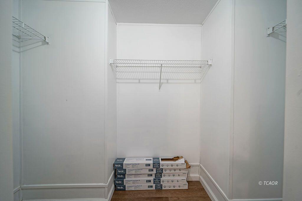 1291 Red Hill Road Junction City, CA 96048 - Photo 25 of 42 walk in closet