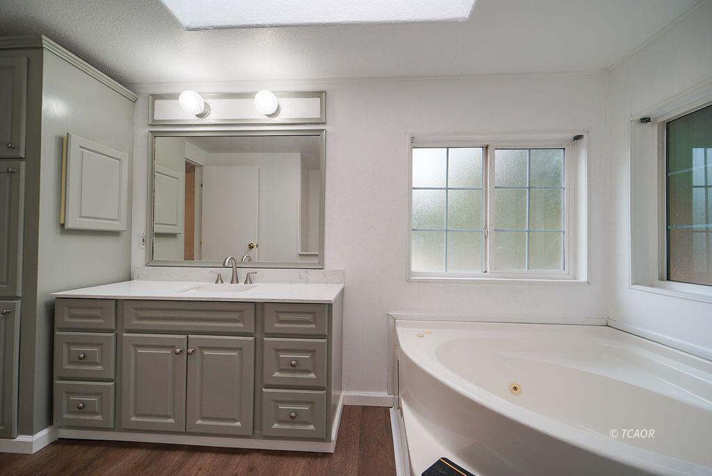 1291 Red Hill Road Junction City, CA 96048 - Photo 28 of 42 primary bath