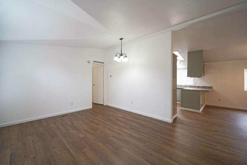1291 Red Hill Road Junction City, CA 96048 - Photo 3 of 24 living looking to kitchen