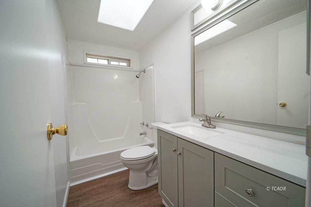 1291 Red Hill Road Junction City, CA 96048 - Photo 37 of 42 guest bath