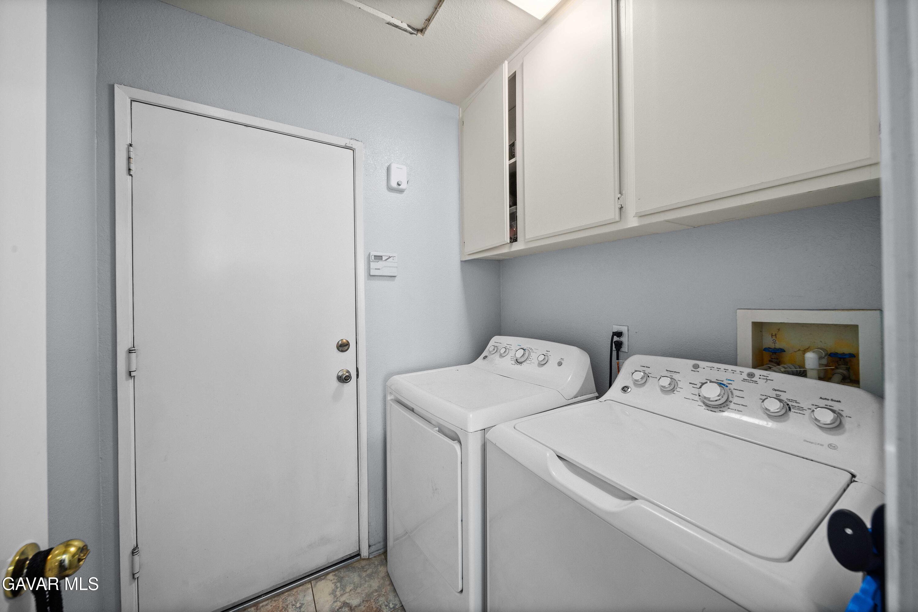 45736 Victoria Avenue Lancaster, CA 93534 - Photo 19 of 30 a utility room with dryer and washer