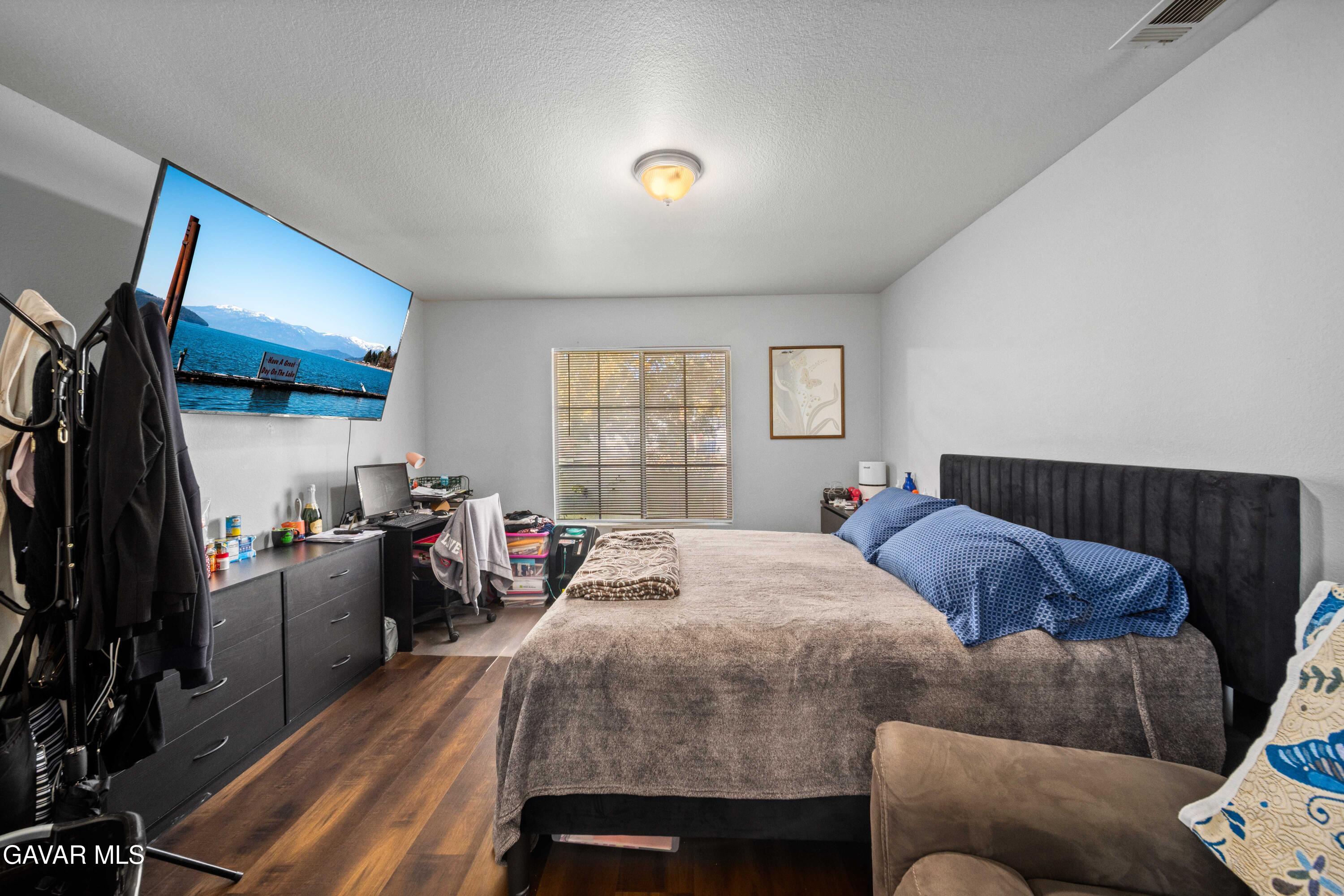 45736 Victoria Avenue Lancaster, CA 93534 - Photo 5 of 30 a bed room with a bed and a couch