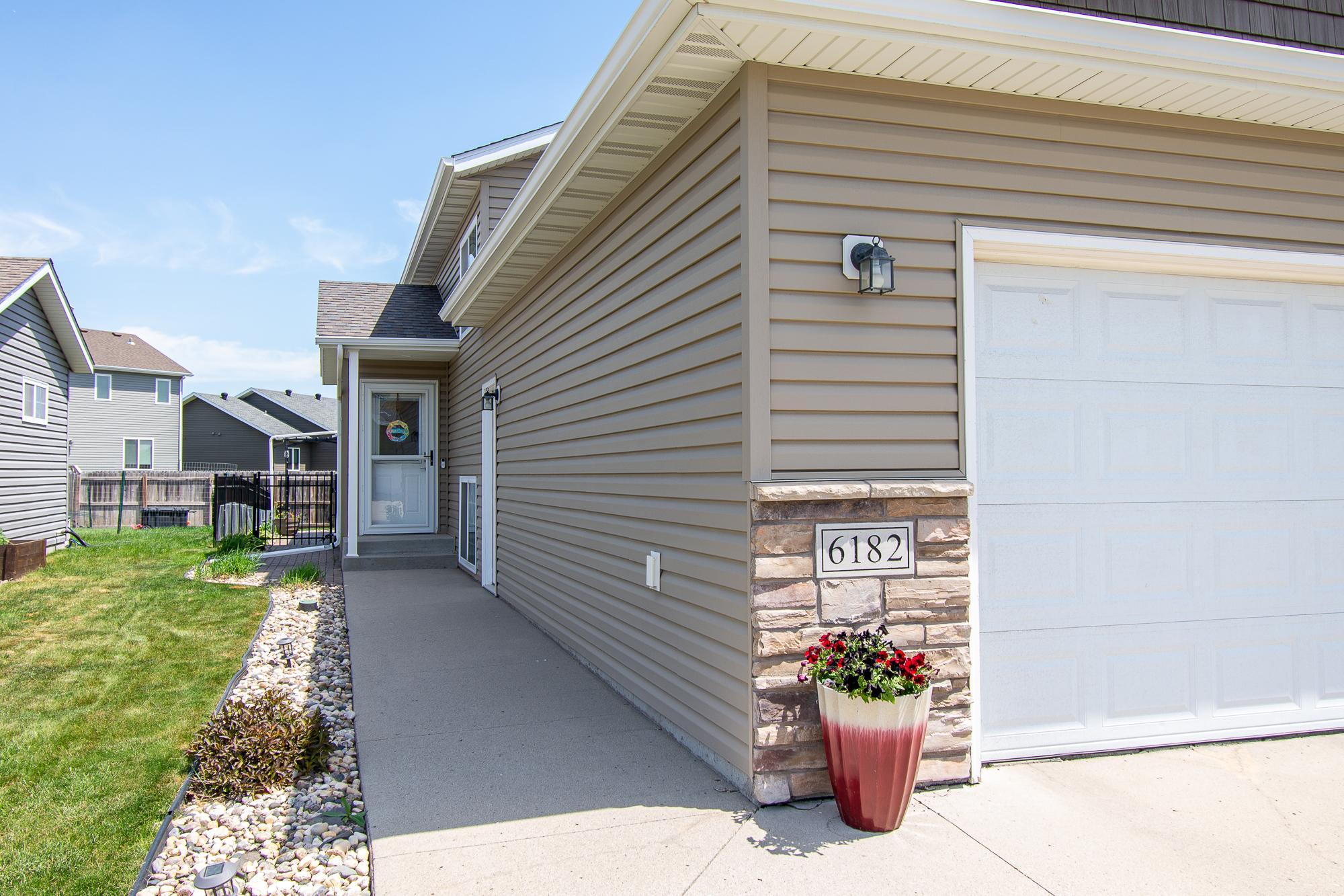 6182 35th Street South Fargo, ND 58104 - Photo 2 of 48