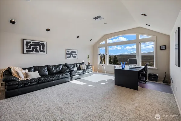 $1,850,000 | 15423 136th Avenue East, Puyallup, WA 98374