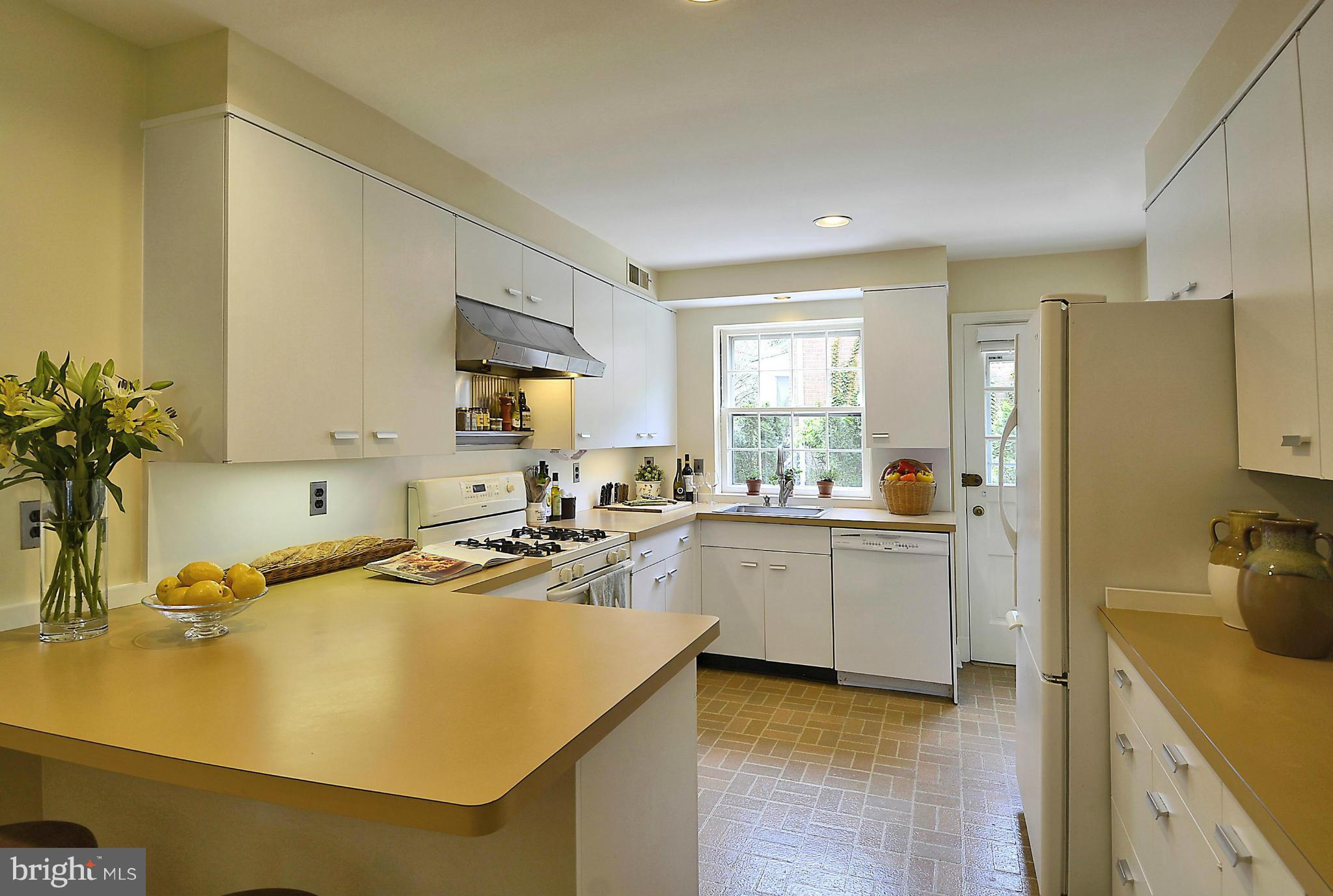 9915 Old Spring Road Kensington, MD 20895 - Photo 8 of 30 Kitchen w/breakfast bar