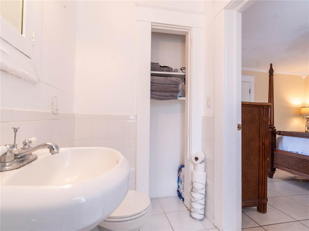 103 East Mohawk Avenue, Unit A Tampa, FL 33604 - Photo 17 of 19 a bathroom with a bathtub and a sink