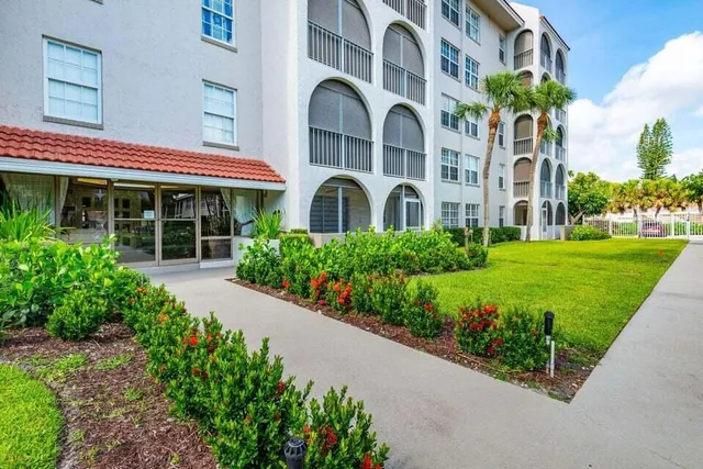 $2,000 | 250 Northeast 20th Street, Unit 1010, Boca Raton, FL 33431