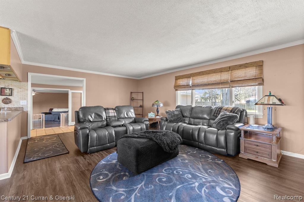 7652 Labo Road South Rockwood, MI 48179 - Photo 5 of 34