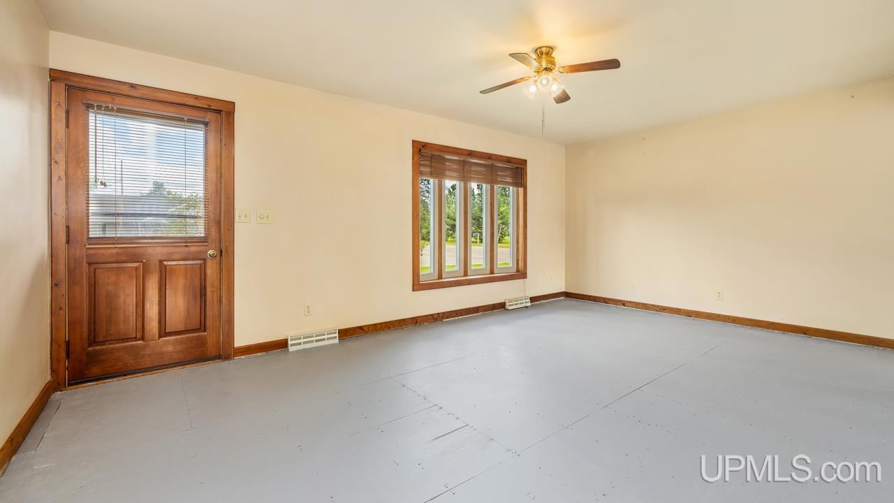 830 Mullen Street Quinnesec, MI 49876 - Photo 2 of 27