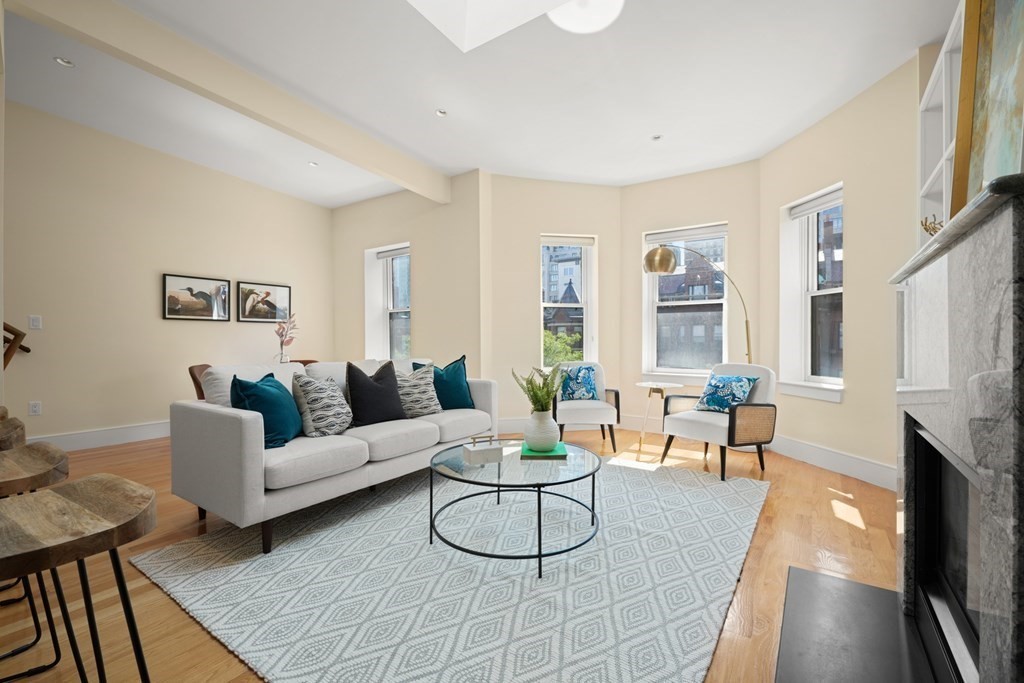 249 Newbury Street, Unit R2 Boston, MA 02116 - Photo 3 of 33