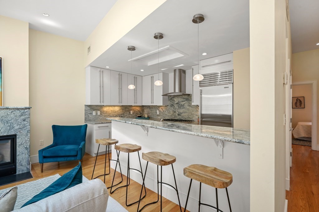 249 Newbury Street, Unit R2 Boston, MA 02116 - Photo 5 of 33