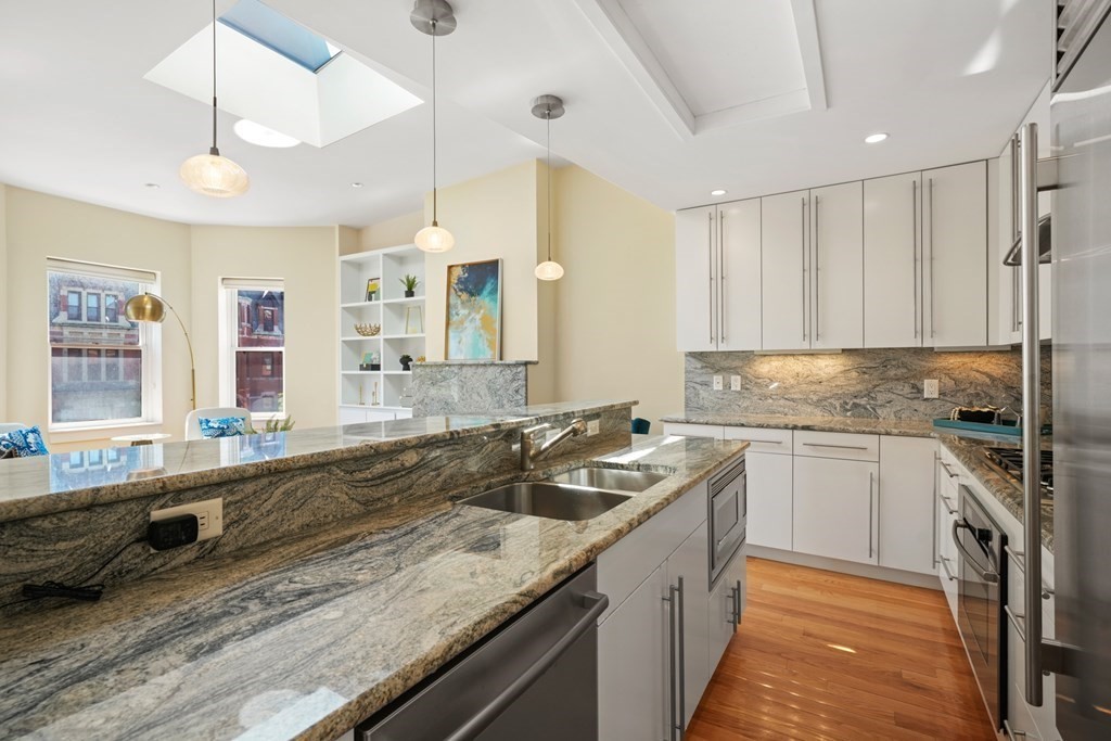249 Newbury Street, Unit R2 Boston, MA 02116 - Photo 6 of 33