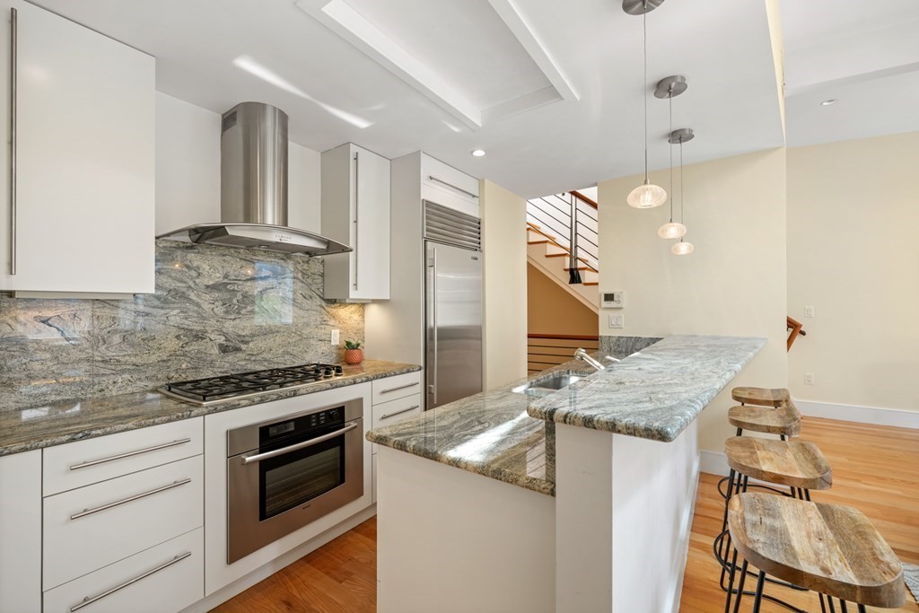 249 Newbury Street, Unit R2 Boston, MA 02116 - Photo 8 of 33