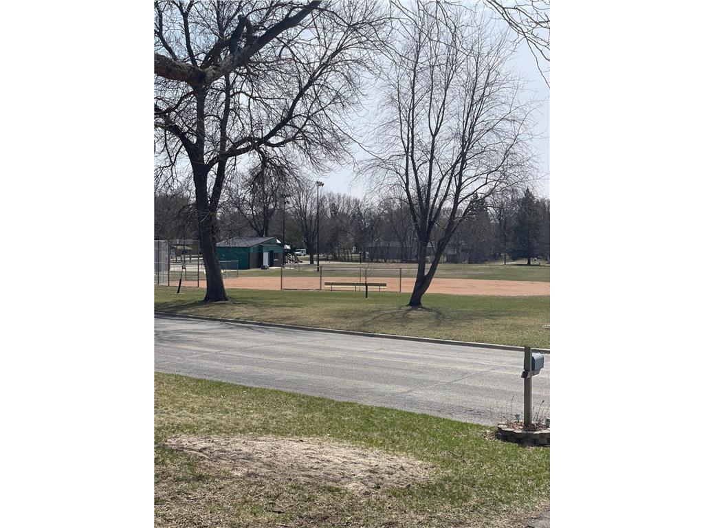 10425 Vessey Road Bloomington, MN 55437 - Photo 4 of 12