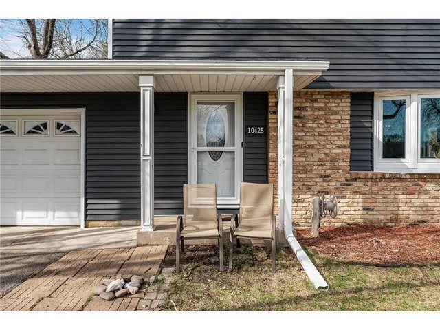 $525,000 | 10425 Vessey Road, Bloomington, MN 55437