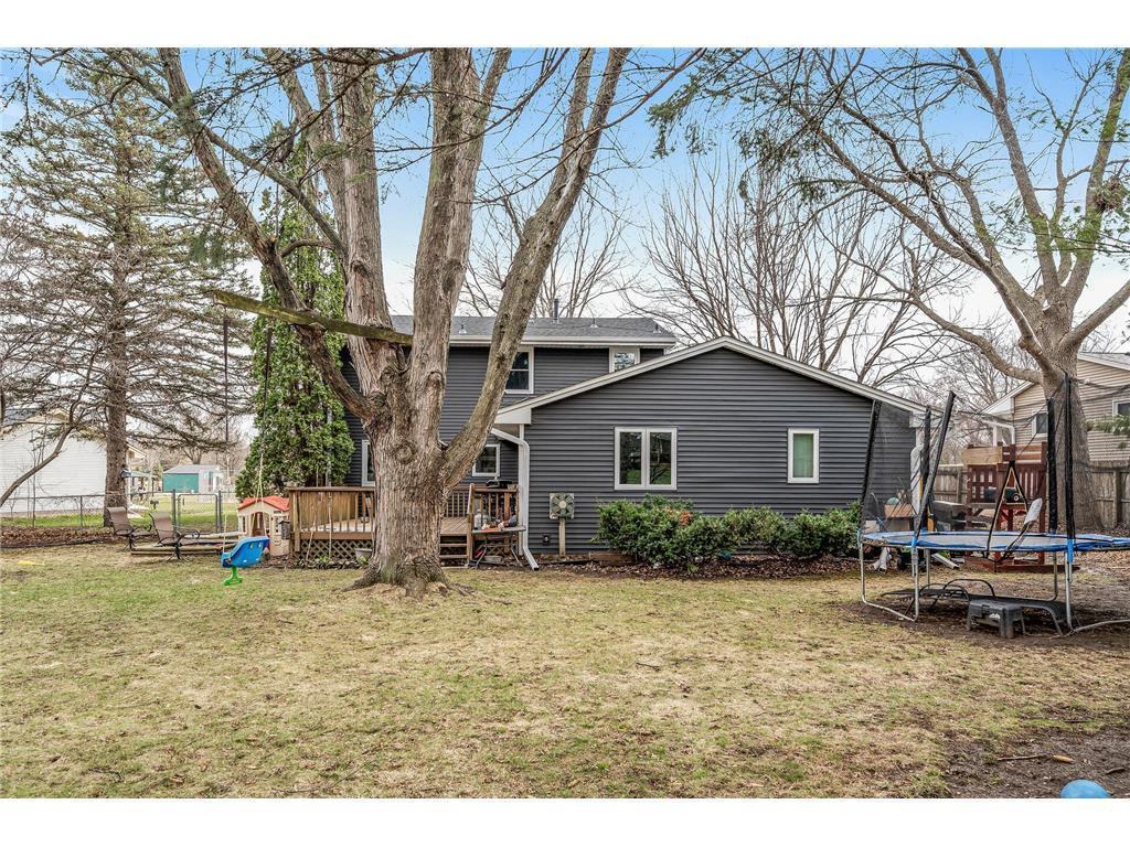 10425 Vessey Road Bloomington, MN 55437 - Photo 7 of 12